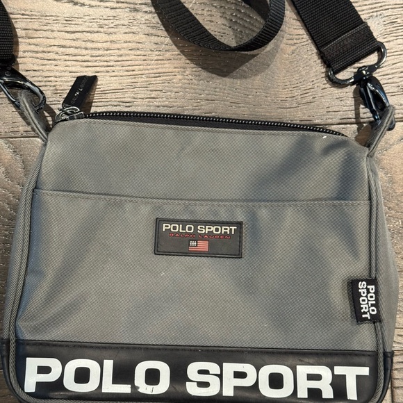 🔥VINTAGE 90’s Polo Sport Cross Body bag. good condition!🔥 - Picture 2 of 7